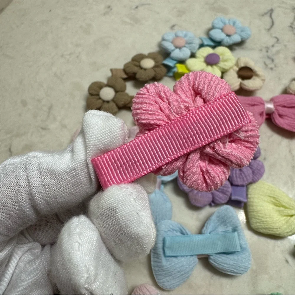 🌸 24-Piece Handmade Hair Clip Set | 8 Flower Pairs & 4 Bow Pairs 🎀 - Picture 9 of 16